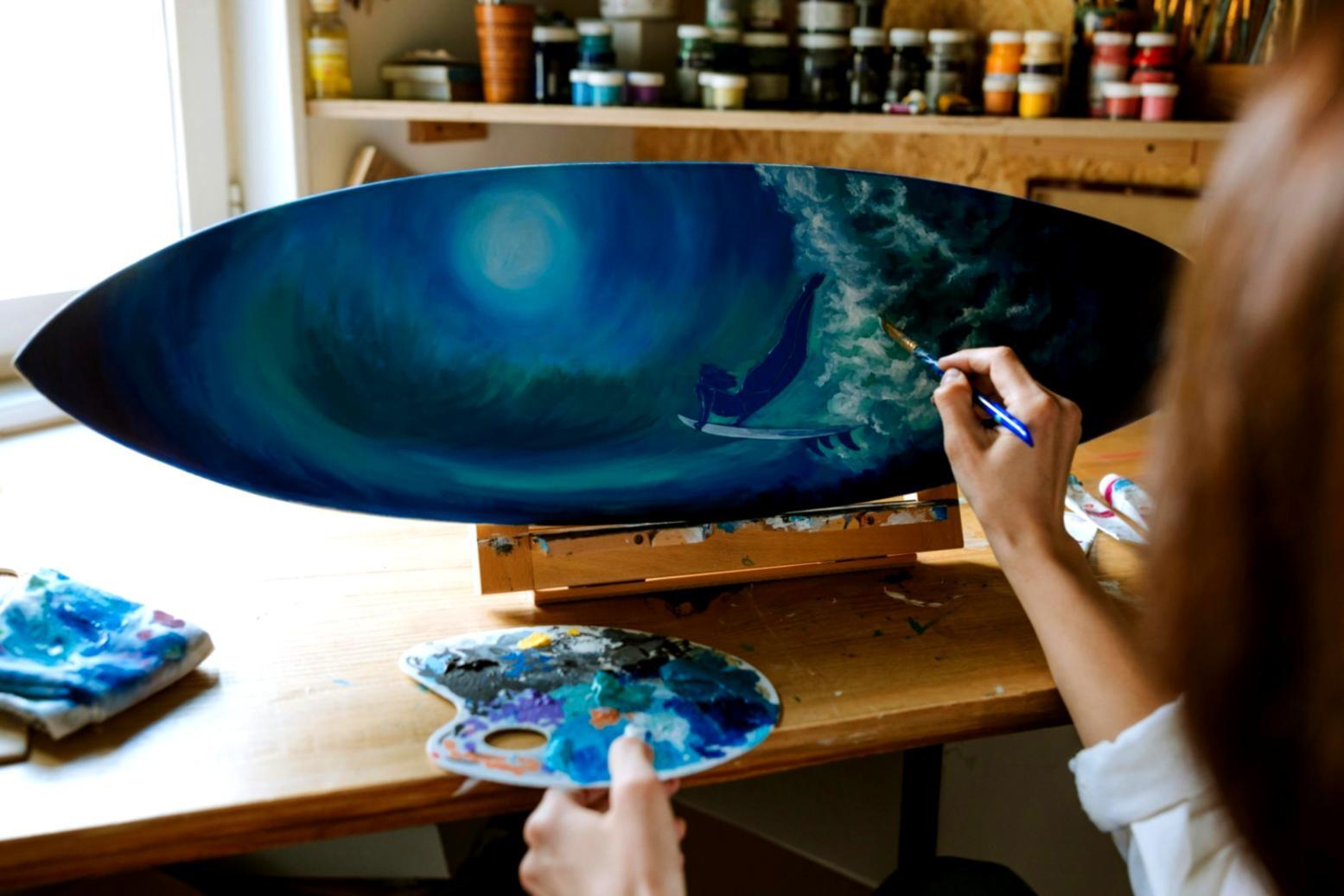 Figure drawing session with artist sketching human form