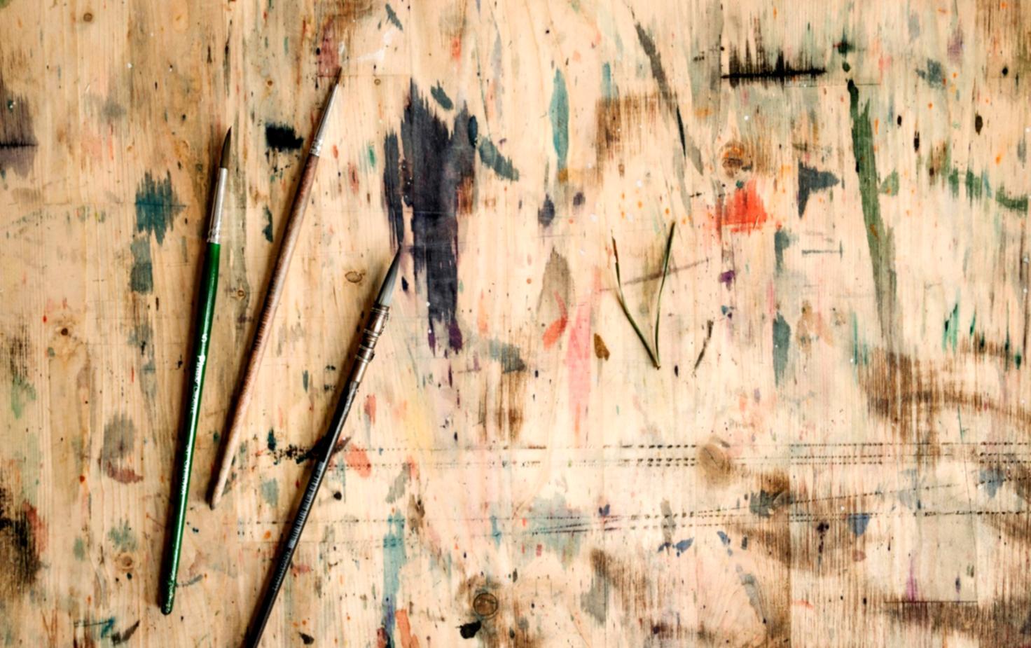 Students working on gesture drawings during a live model session